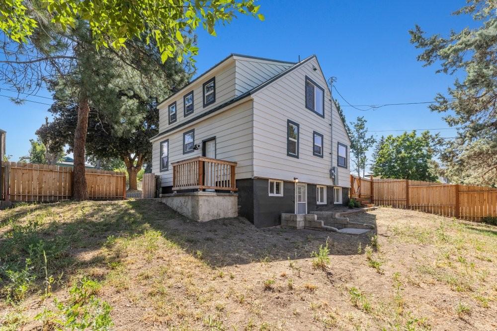 1500 Siskiyou St - Photo 5 of 20