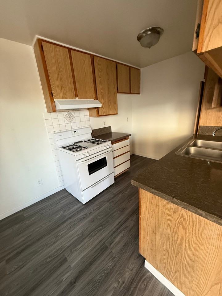 18360 Napa St - Photo 4 of 10