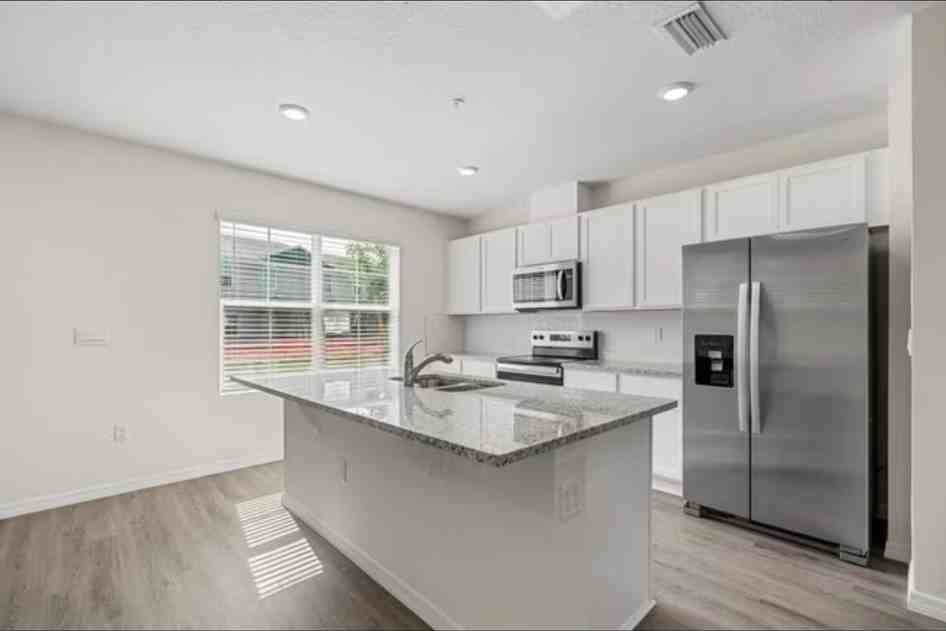 2745 Flushing Dr - Photo 5 of 16