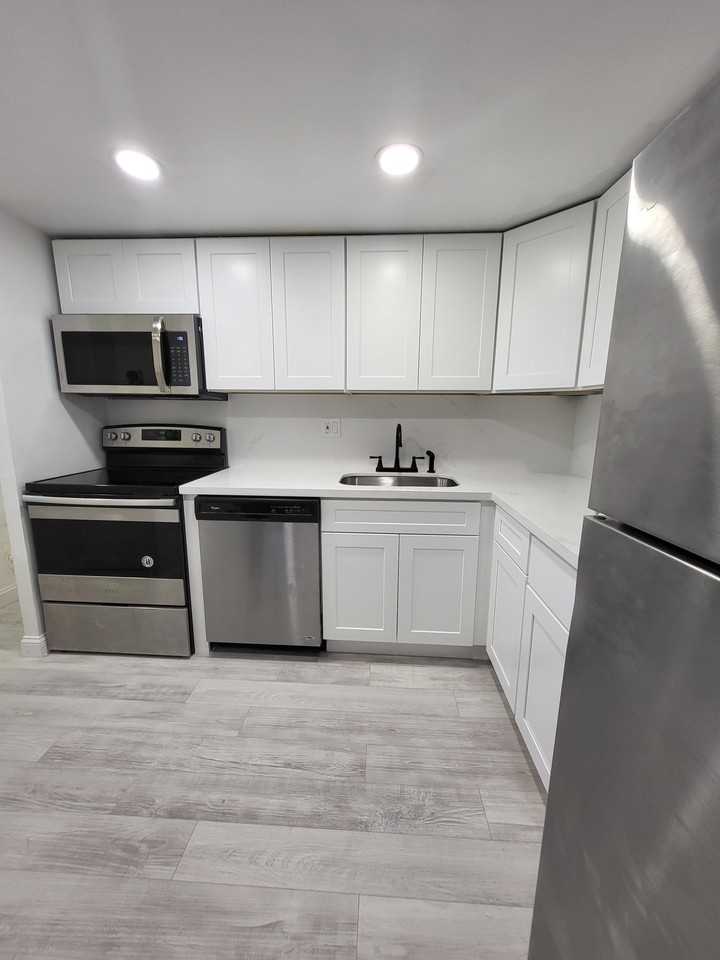 8000 Fairview Dr #207