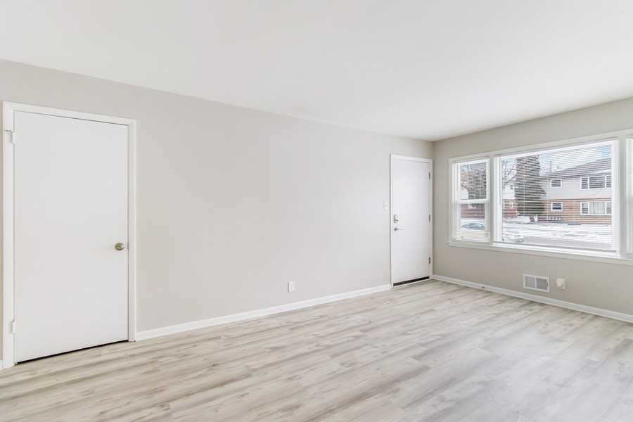 147 S Grand Ave #4 - Photo 2 of 13