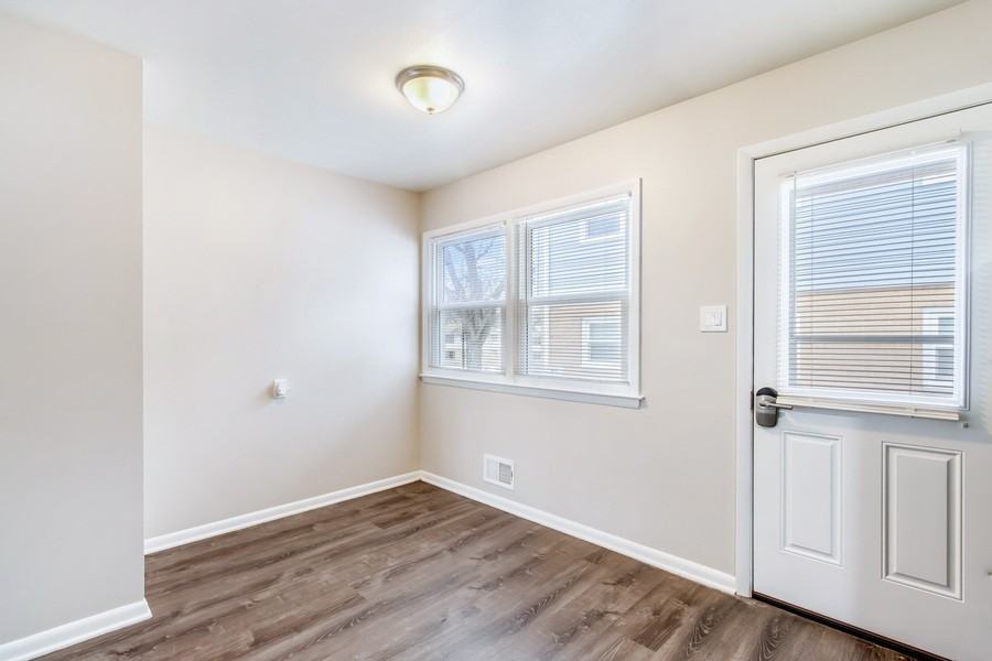 147 S Grand Ave #4 - Photo 5 of 13