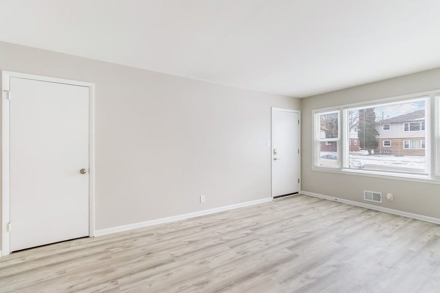 215 S Grand Ave #3 - Photo 2 of 14