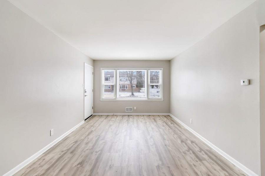 215 S Grand Ave #3 - Photo 4 of 14