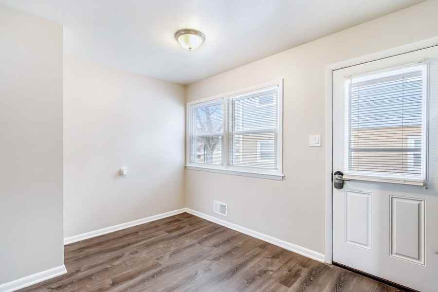 215 S Grand Ave #3 - Photo 5 of 14