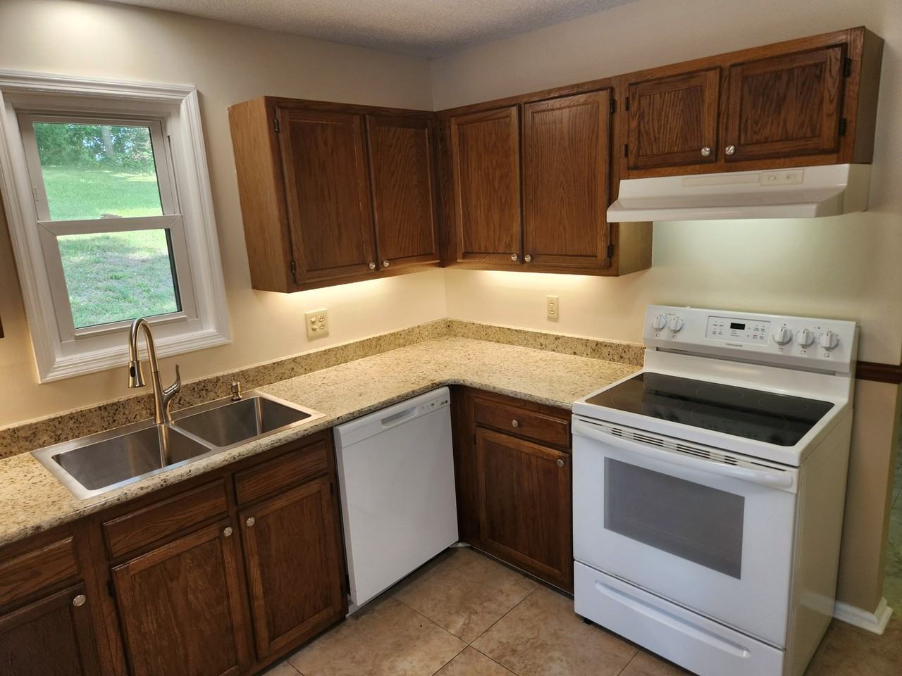 1830 Lowe St - Photo 6 of 18