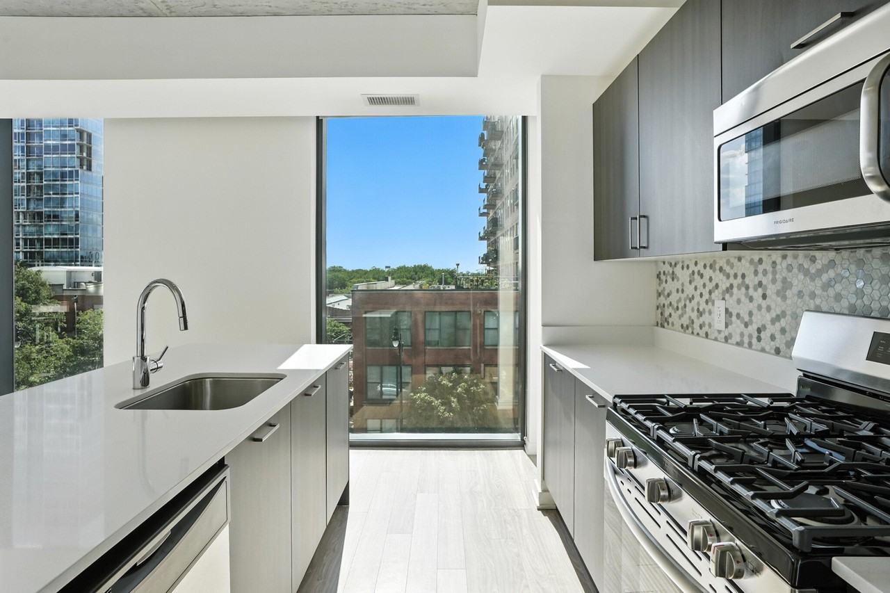 1323 S Wabash Ave