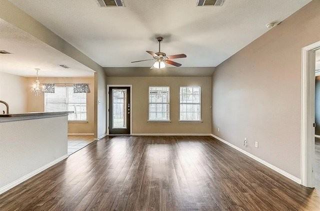2304 Arrowhead Dr - Photo 2 of 12