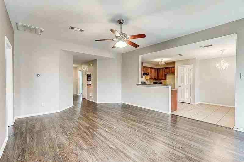 2304 Arrowhead Dr - Photo 3 of 12