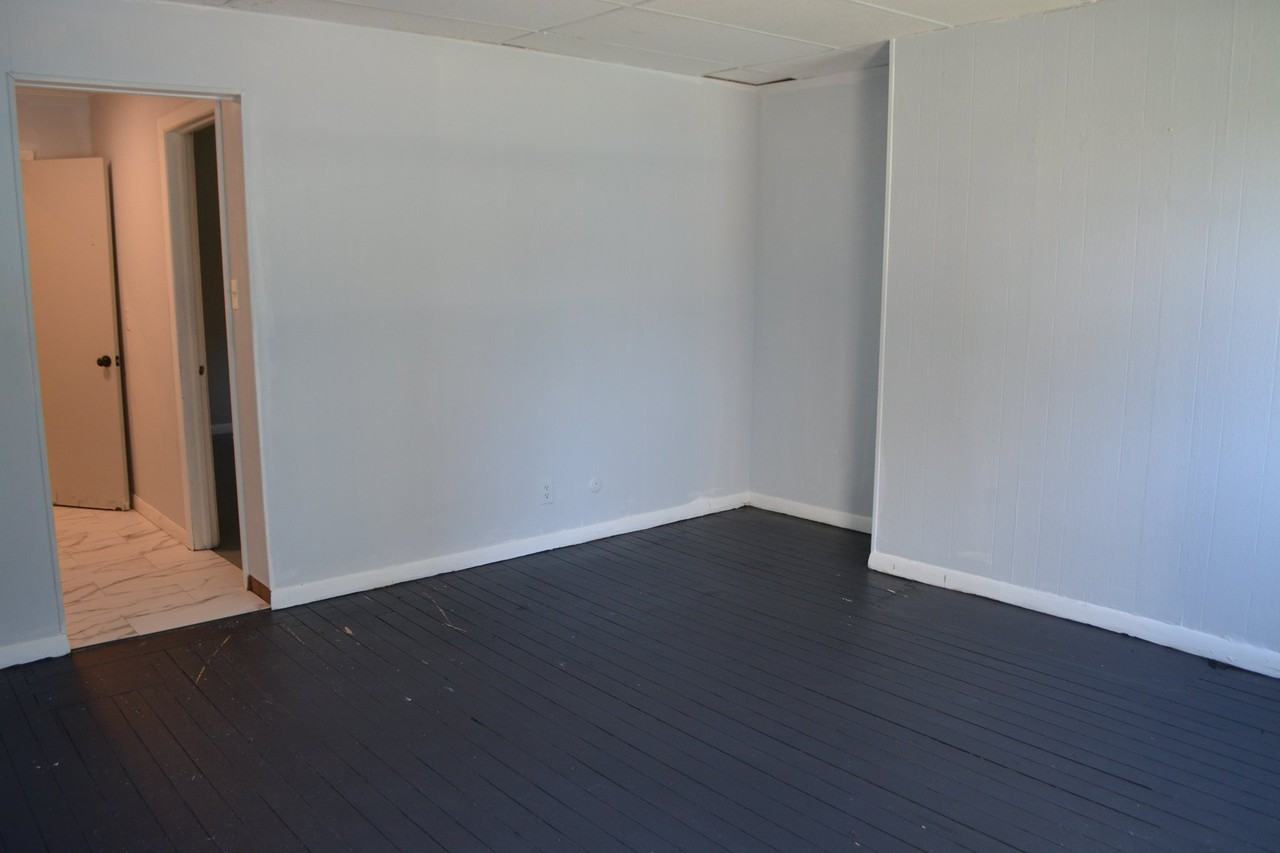 1015 Park Ave #1 - Photo 3 of 10