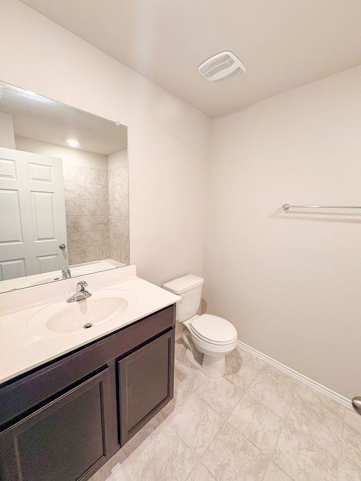 6401 Coneflower Dr - Photo 7 of 18