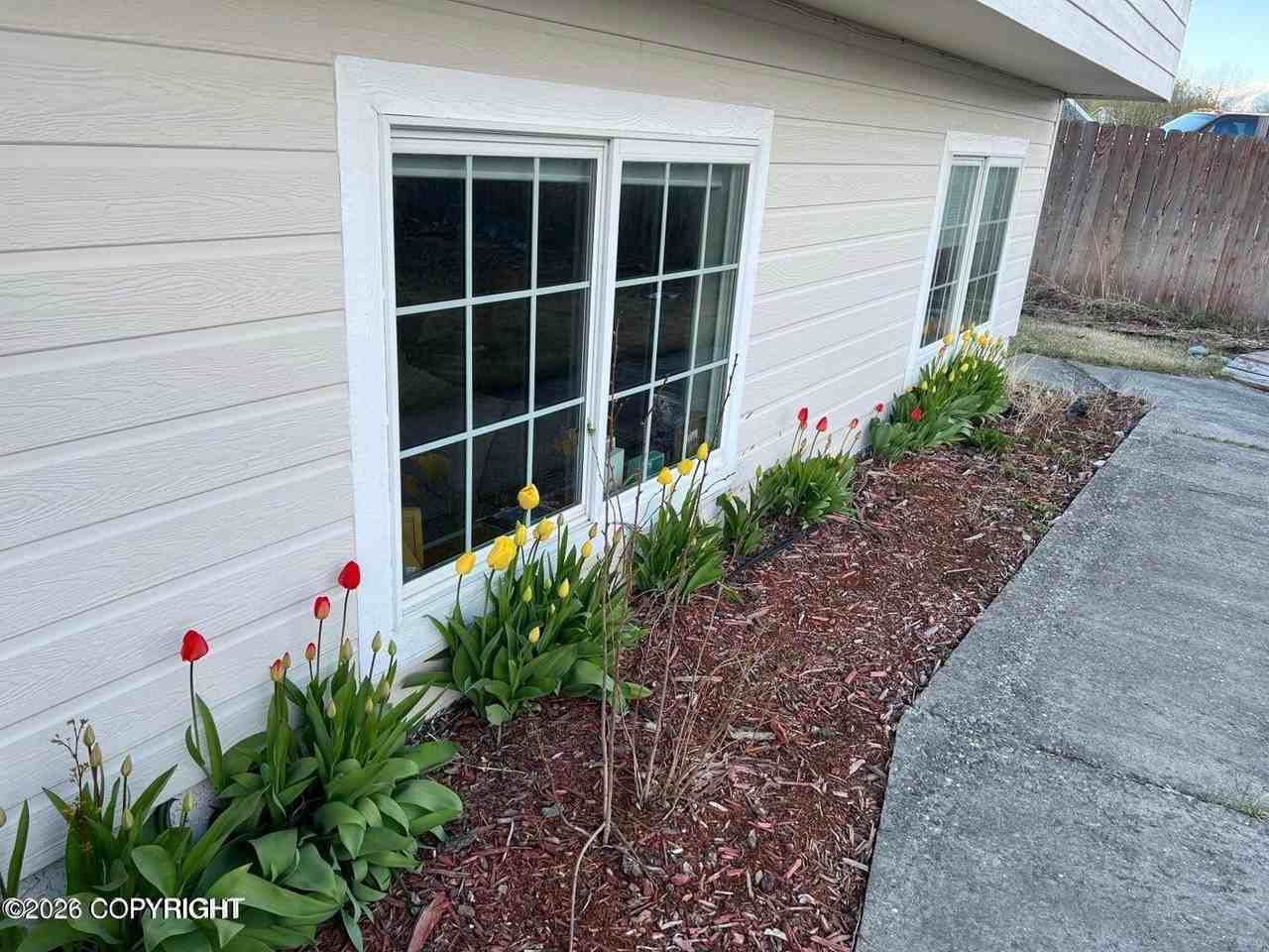 1204 S Frontier Dr - Photo 4 of 10