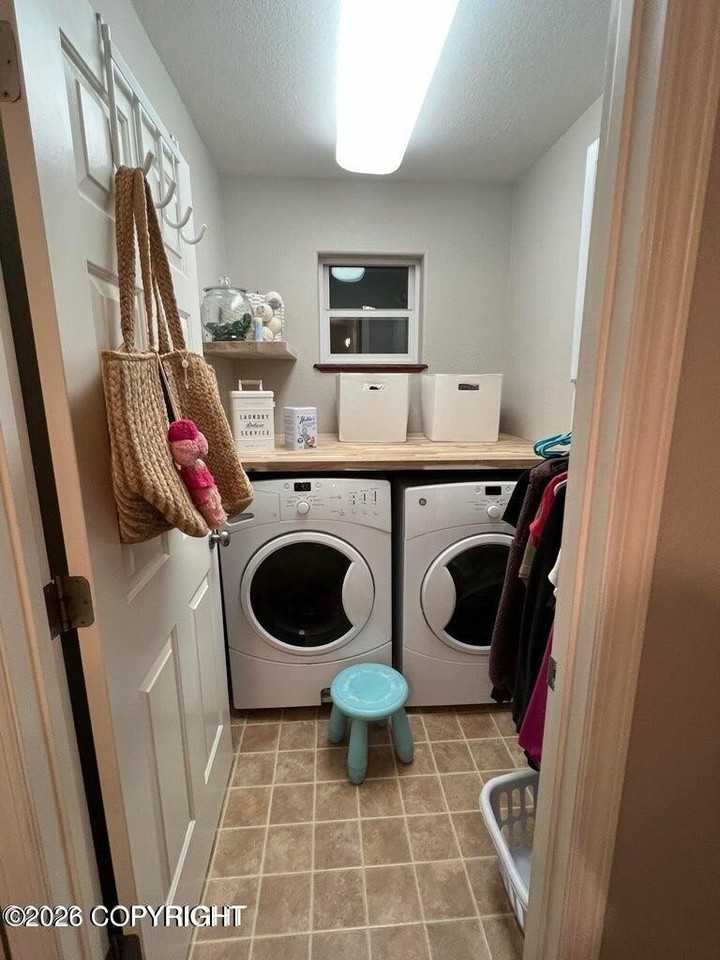 1204 S Frontier Dr - Photo 6 of 10