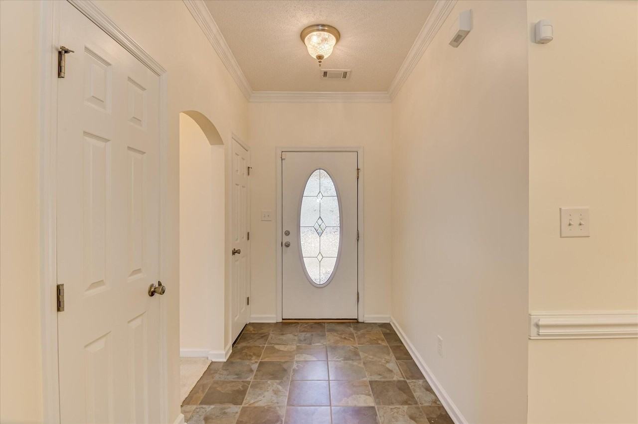 443 Surrey Park Dr - Photo 5 of 35