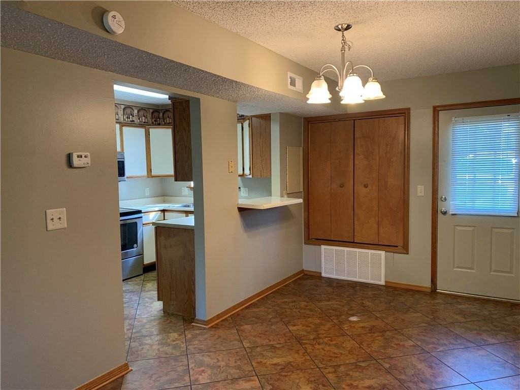 460 N Garrett St - Photo 6 of 15