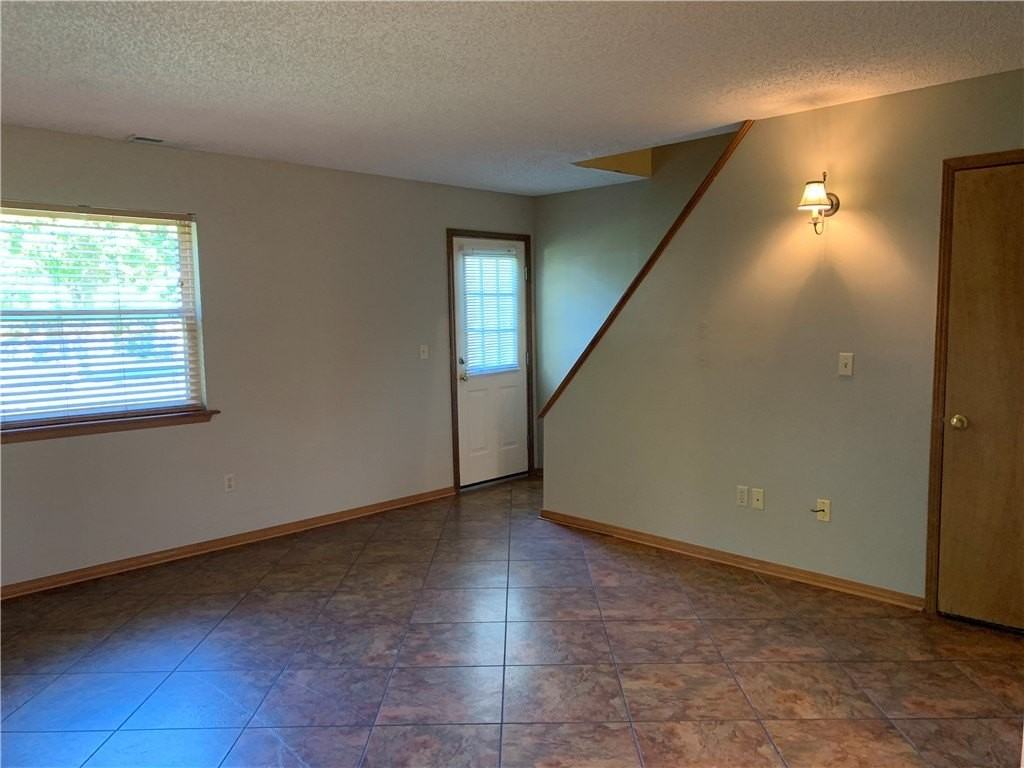 460 N Garrett St - Photo 7 of 15