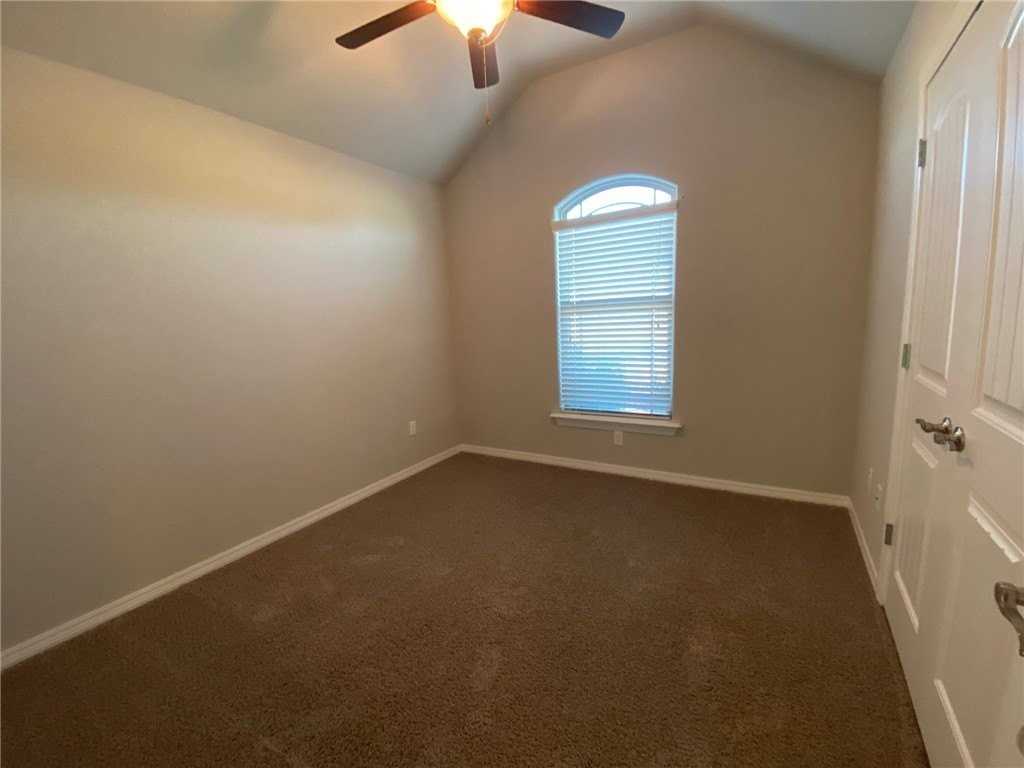 740 Fontana St - Photo 6 of 16
