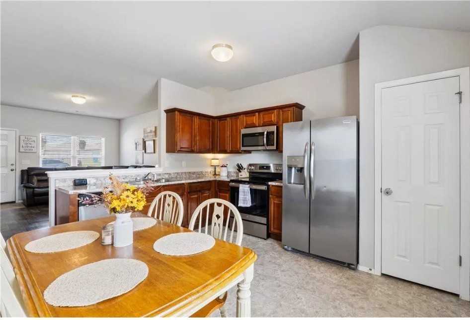 801 Nw 68th Ave - Photo 3 of 9