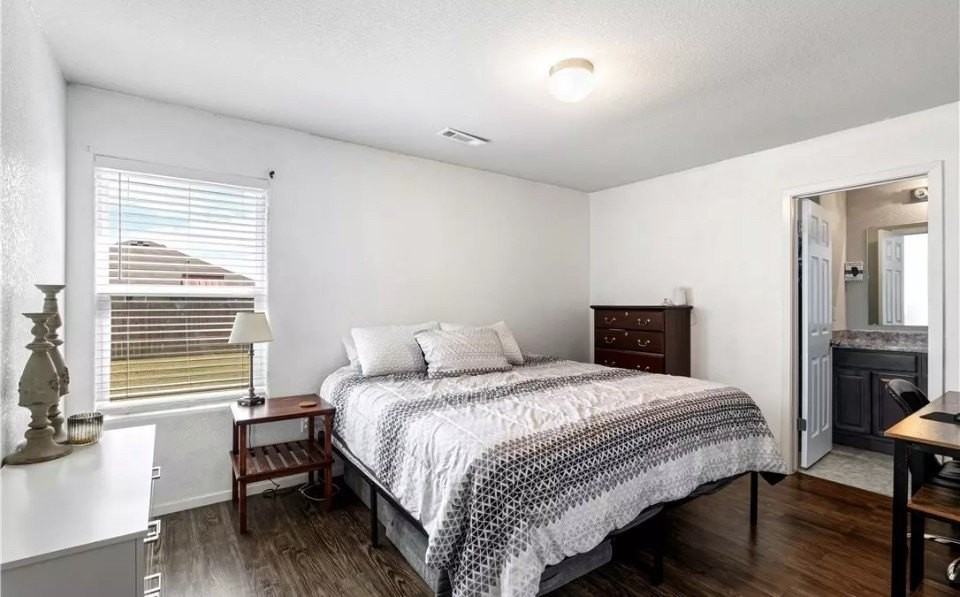 801 Nw 68th Ave - Photo 5 of 9