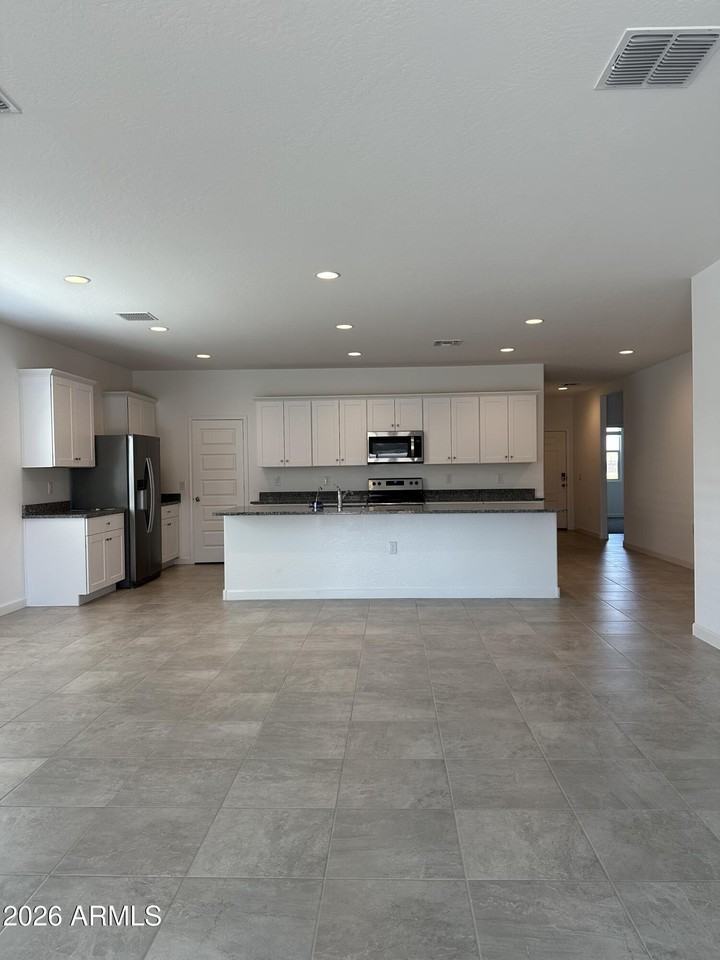 3121 W Shanley Ave - Photo 5 of 13