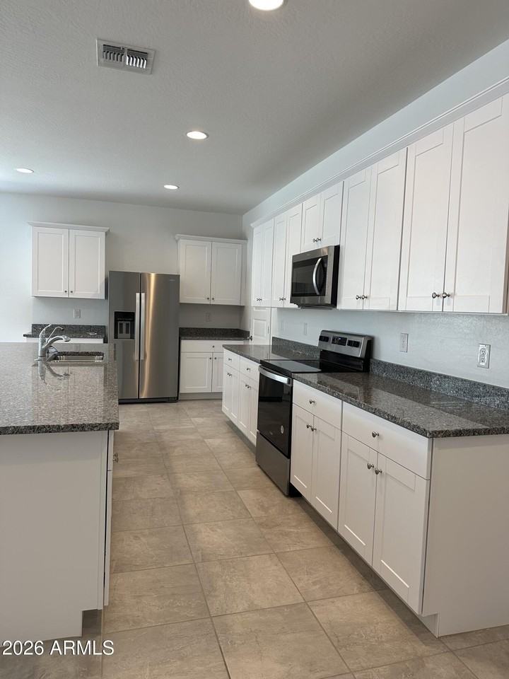 3121 W Shanley Ave - Photo 7 of 13