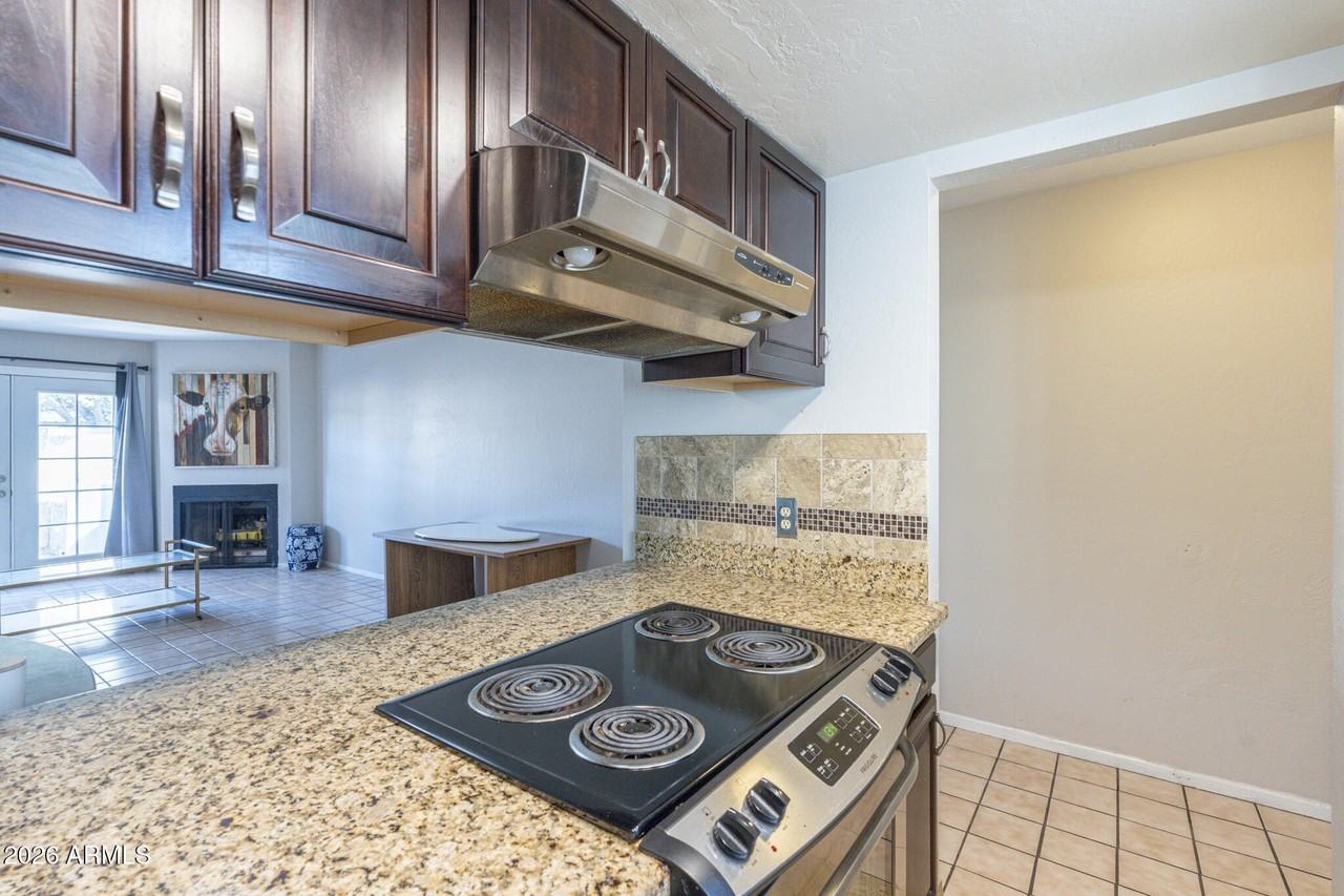 3119 N 38th St #8 - Photo 3 of 17
