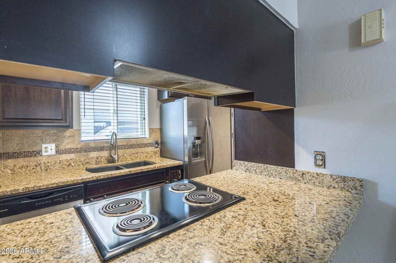 3119 N 38th St #8 - Photo 4 of 17
