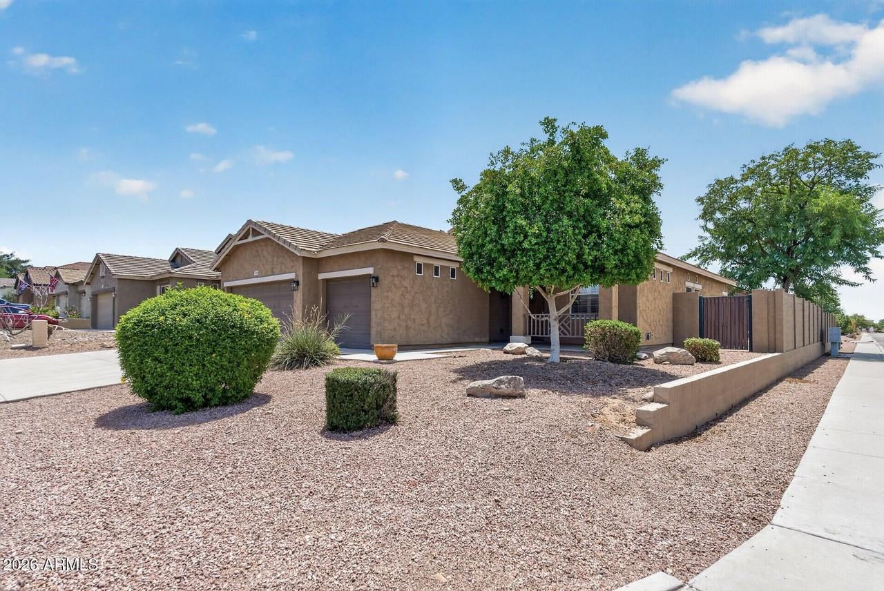 10639 W Alex Ave - Photo 3 of 50