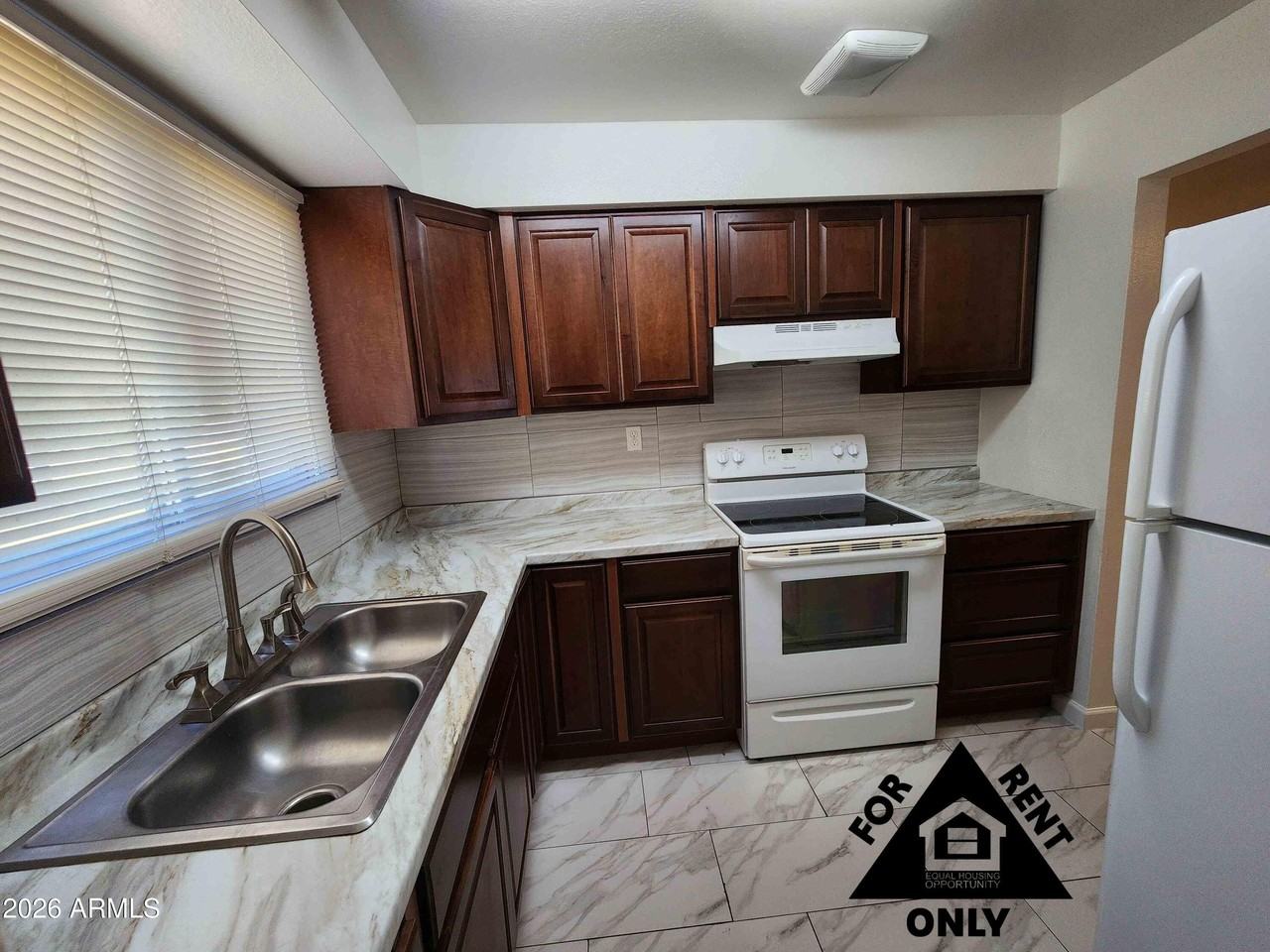7132 W Wolf St - Photo 4 of 18