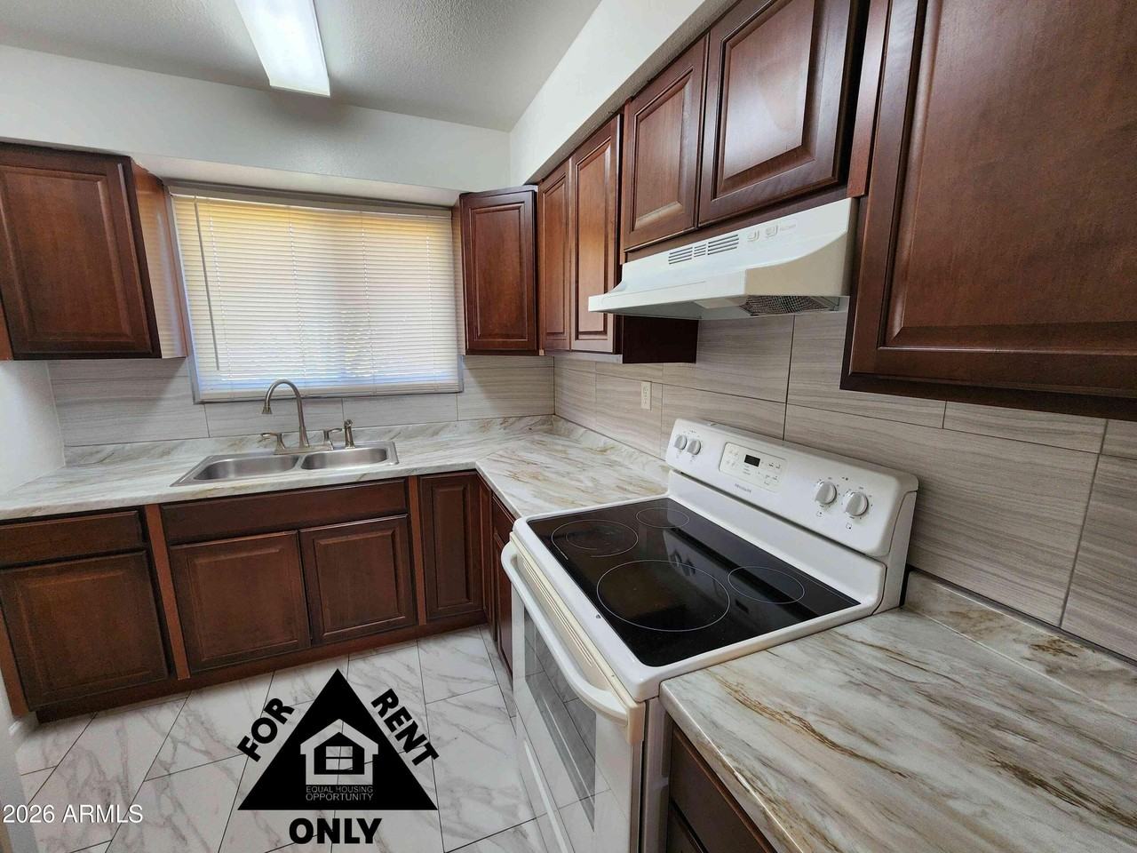 7132 W Wolf St - Photo 5 of 18