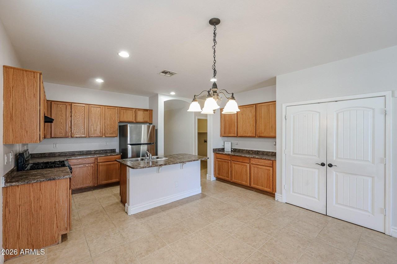 17765 W Bridger St - Photo 4 of 38