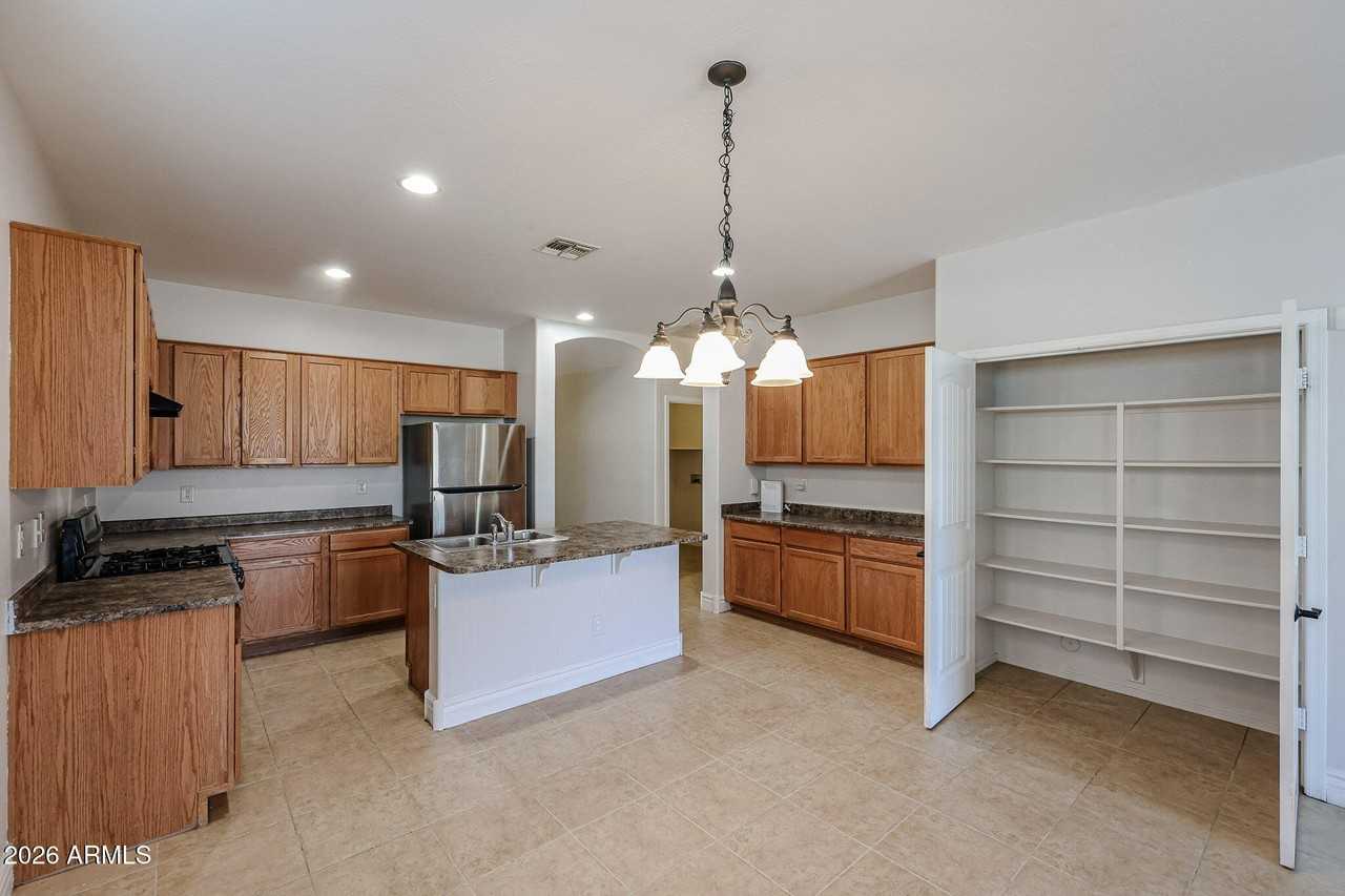 17765 W Bridger St - Photo 5 of 38