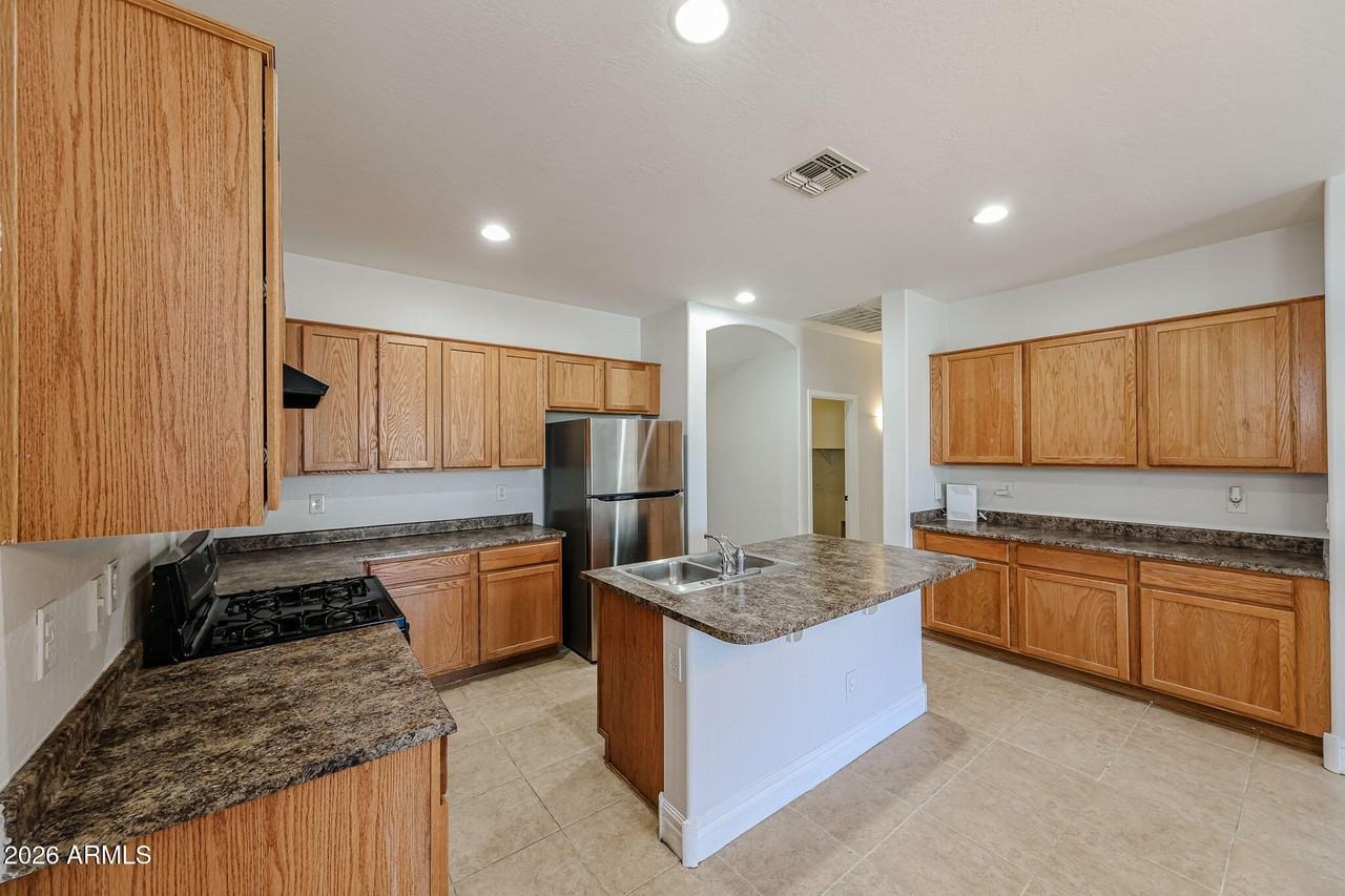 17765 W Bridger St - Photo 6 of 38