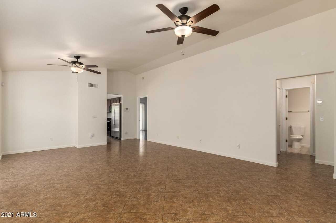 4634 E Grovers Ave - Photo 3 of 46