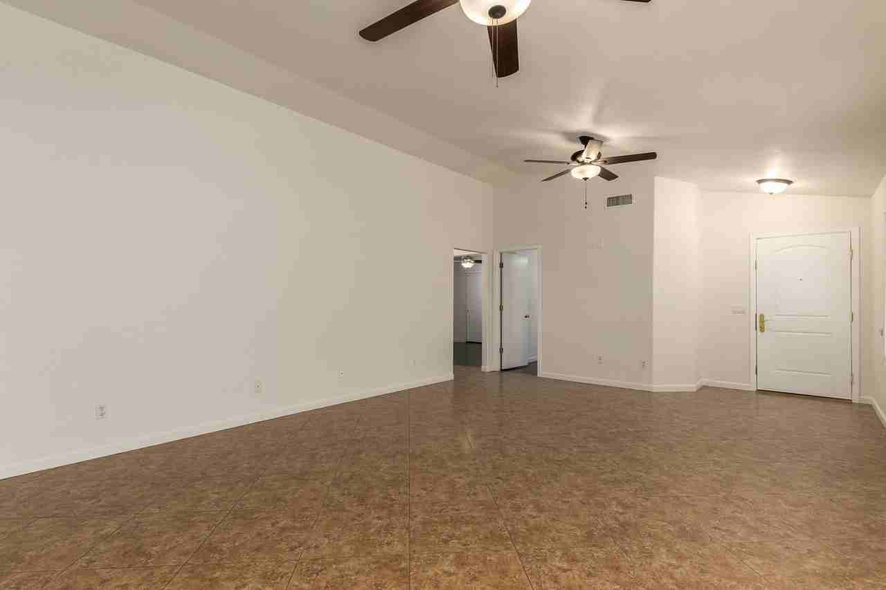 4634 E Grovers Ave - Photo 7 of 46