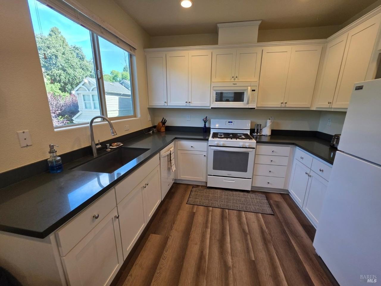2600 1st St #G - Photo 4 of 31