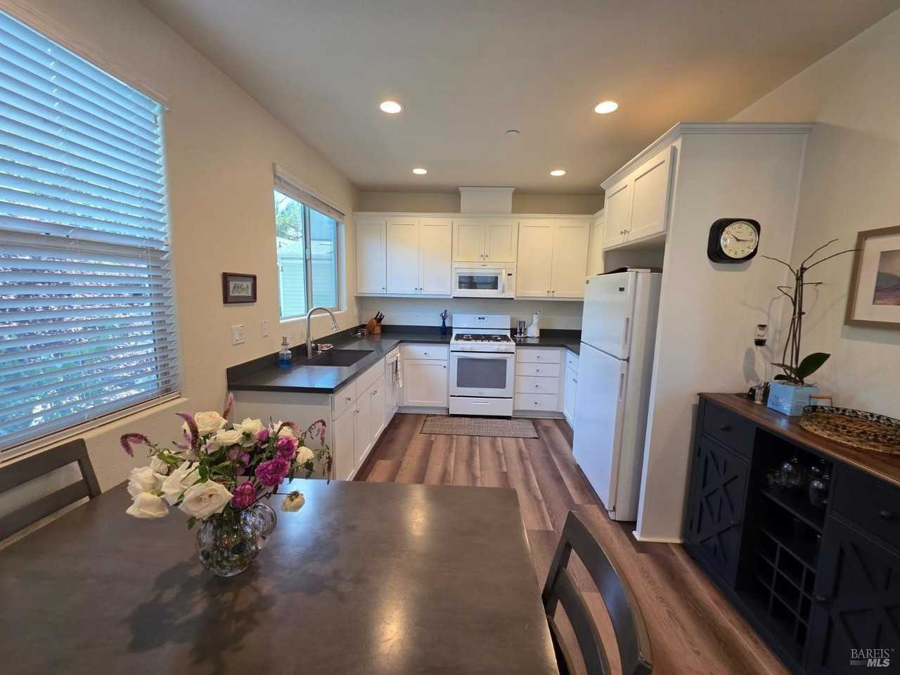 2600 1st St #G - Photo 6 of 31