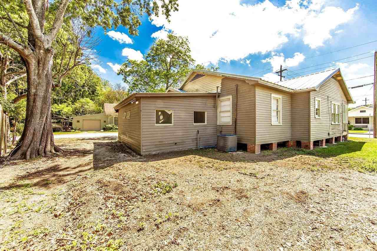887 High St - Photo 4 of 11