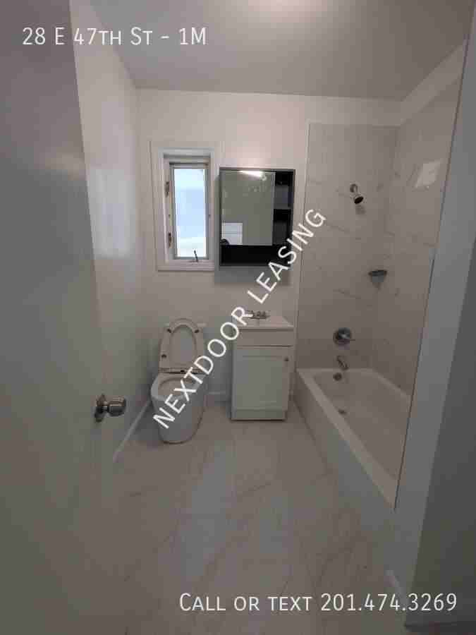 28 E 47th St #1M - Photo 3 of 12