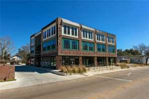 featured image of 305 W 27th St #225