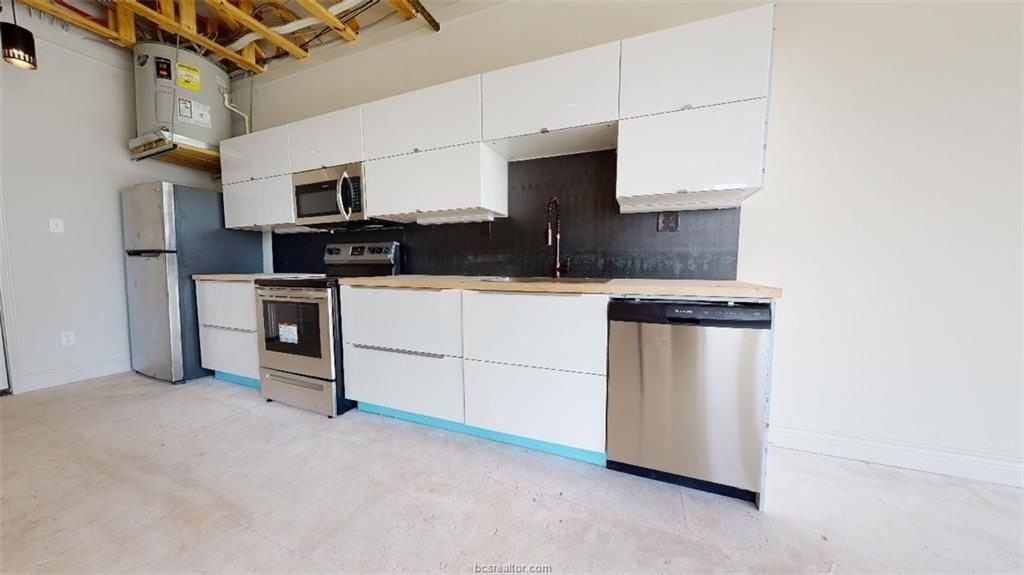 305 W 27th St #225 - Photo 5 of 15