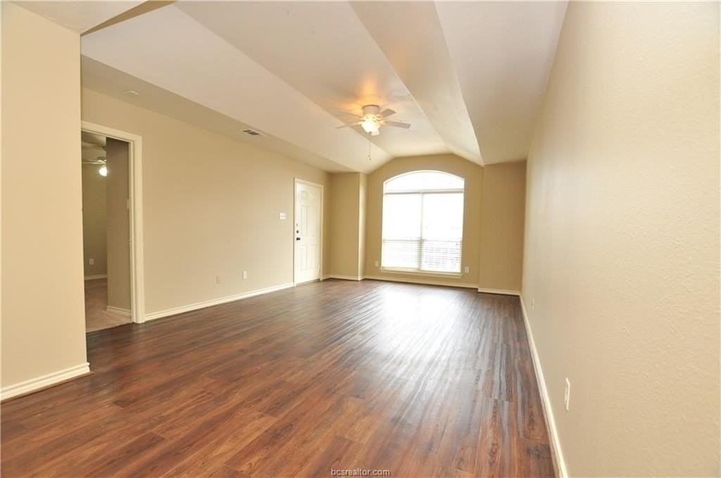 2323 Trace Mdws - Photo 5 of 14