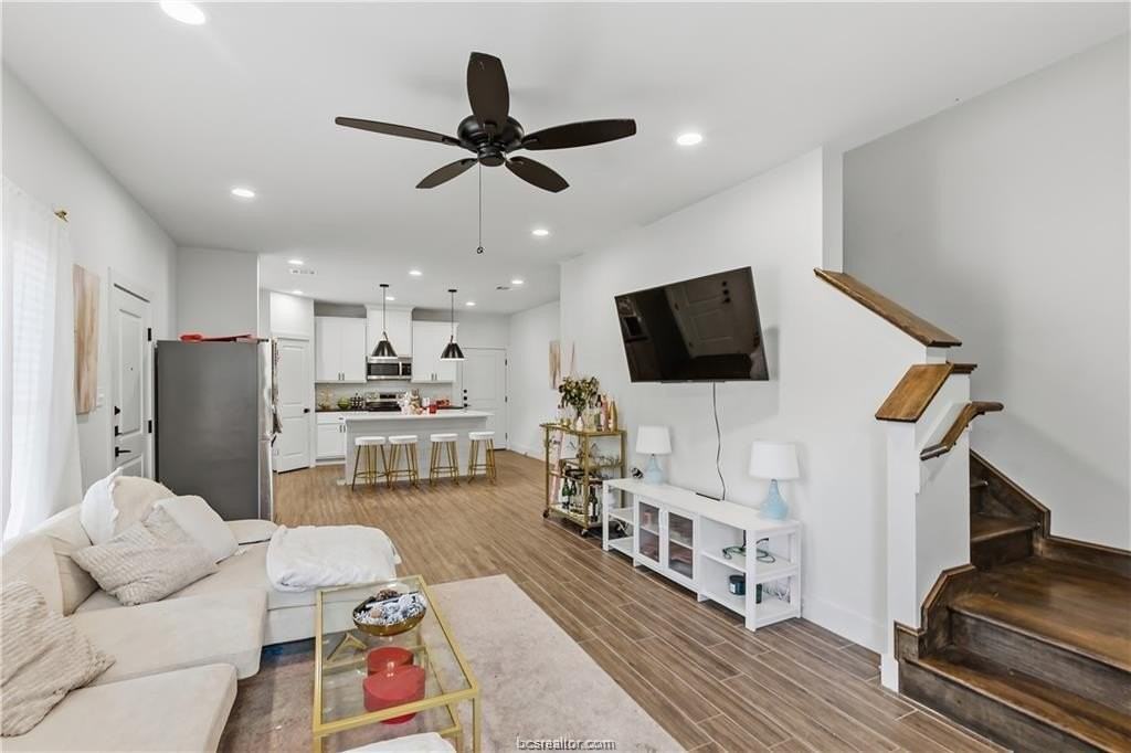 606 Banks St - Photo 3 of 22