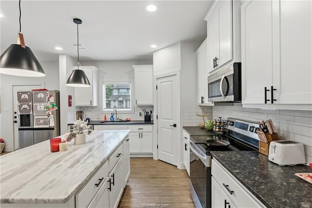 606 Banks St - Photo 7 of 22