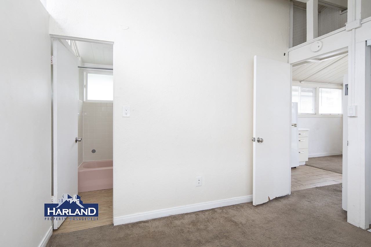 6250-6264.5 Stanley Avenue - 6254.5 - Photo 4 of 9