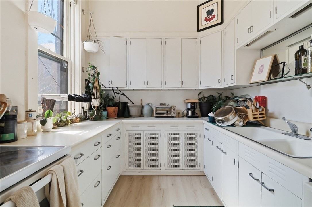 201 Pine St #102 - Photo 5 of 21