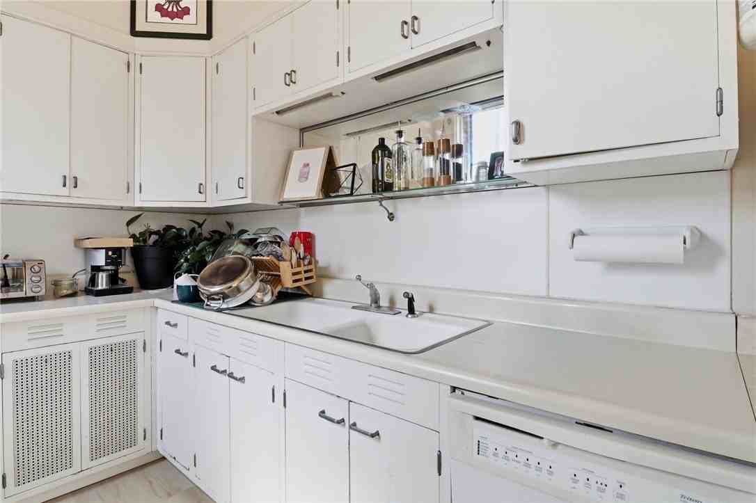 201 Pine St #102 - Photo 7 of 21