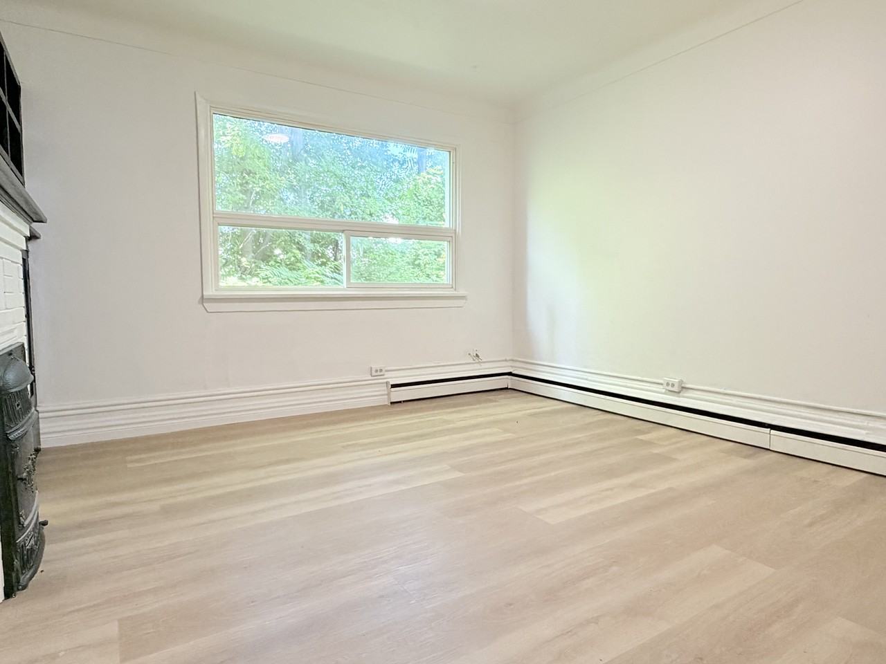 537 Confederation St #7 - Photo 4 of 12