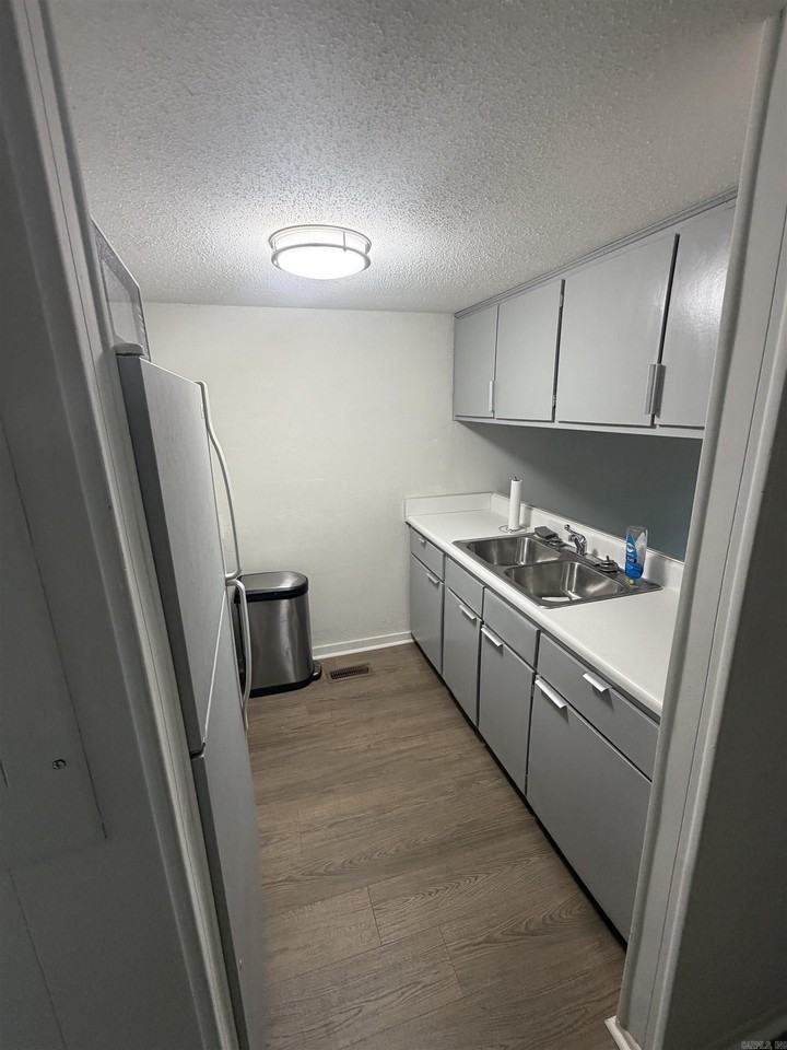 104 Chelsea Dr #49 - Photo 2 of 12