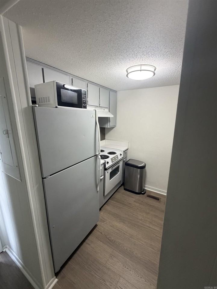 104 Chelsea Dr #49 - Photo 3 of 12